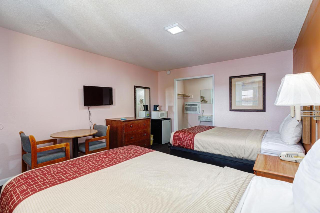 Regency Inn Fayetteville ภายนอก รูปภาพ