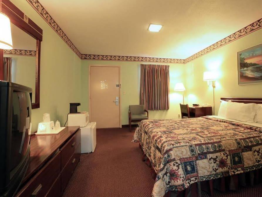 Regency Inn Fayetteville ภายนอก รูปภาพ