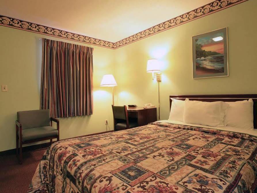 Regency Inn Fayetteville ภายนอก รูปภาพ